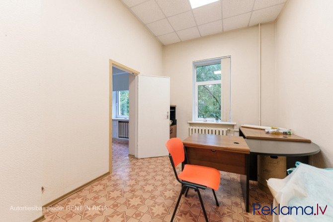 Iznomā telpas ar izlienti Veselības centrā 3, 4.stāvā.  Telpas sastāv no diviem kabinetiem, Rīga - foto 6