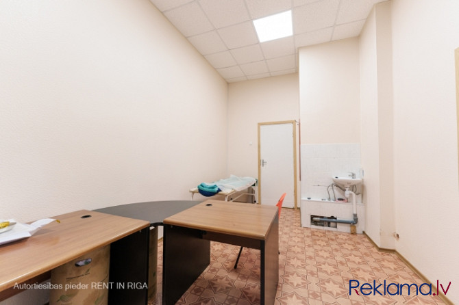 Iznomā telpas ar izlienti Veselības centrā 3, 4.stāvā.  Telpas sastāv no diviem kabinetiem, Rīga - foto 8