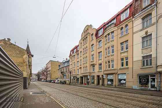 Pārdod elegantu mansarda dzīvokli ar pilnu iekšējo apdari, augstvērtīgā trīs dzīvokļu jaunbūvē  Meža Rīga