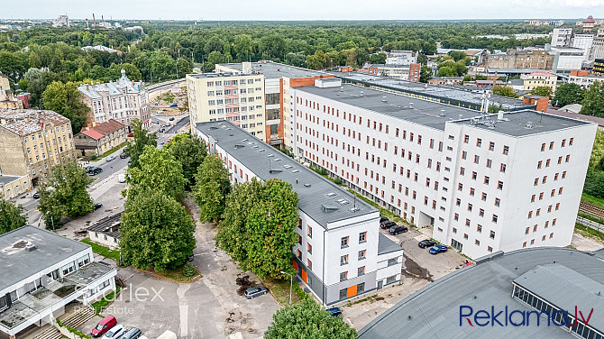 Iznomā mēbelētu biroju Riverside Offices.  Kopējā platība 92 m2.  Telpas izvietotas ēkas Rīga - foto 11