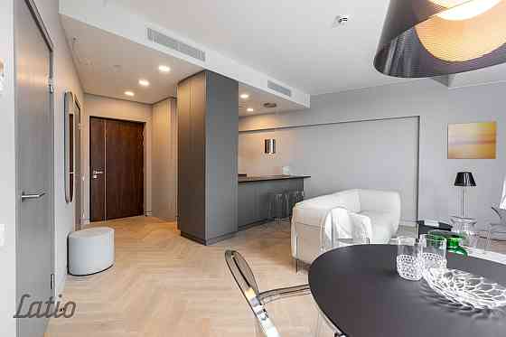 Pārdod lieliska plānojuma 3 istabu, mēbelētu, ērta plānojuma dzīvokli populārajā un veiksmīgajā proj Rīga