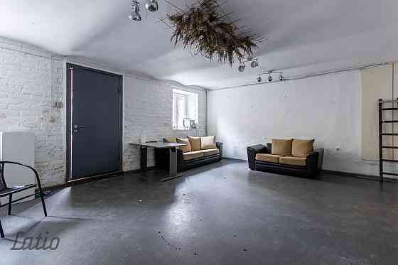 Pārdod mēbelētu, saulainu vienistabas dzīvokli, kas atrodas 1979.gadā būvēta specprojekta 6.stāvā, D Rīga