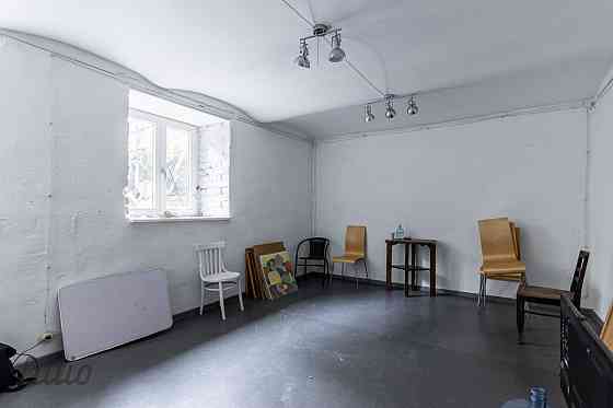 Pārdod pilnībā mēbelētu un aprīkotu 3-istabu dzīvokli kapitāli renovētā namā Rīgas centrā A.Čaka iel Rīga