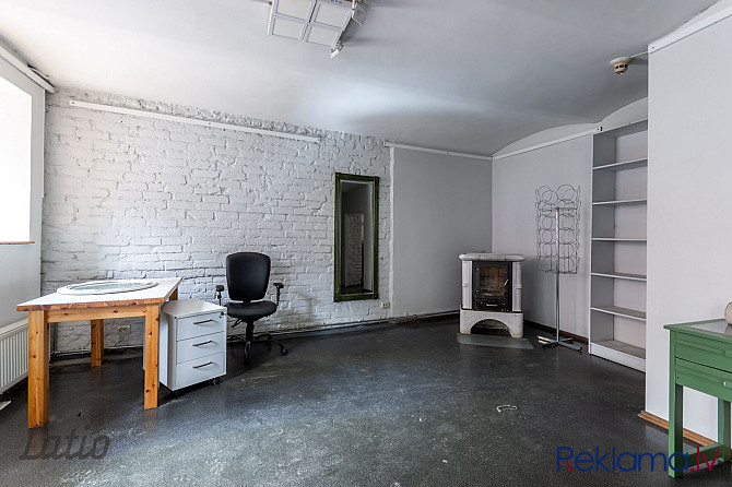 Pārdod pilnībā mēbelētu un aprīkotu 3-istabu dzīvokli kapitāli renovētā namā Rīgas centrā A.Čaka iel Рига - изображение 1