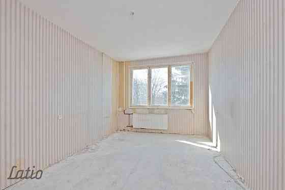Pilnībā renovētā piecstāvu namā Rīgas centrā, Aleksandra Čaka iela 123, tiek piedāvātas komerctelpas Rīga