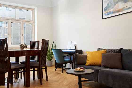 Izīrē  ilgtermiņā 3 istabu  pilnībā mēbelētu dzīvokli pirmajā stāvā ar terasi (18 m2). 
Dzīvoklis at Rīgas rajons