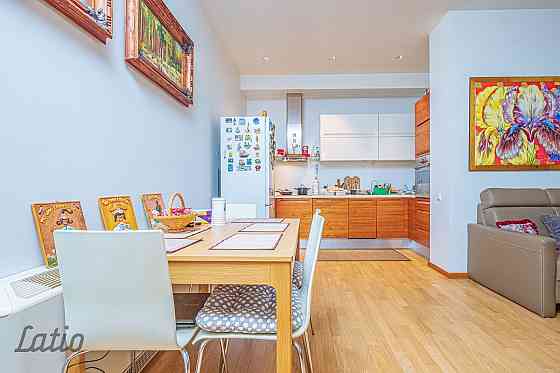 Īrei piedāvājam 3-istabu penthouse dzīvokli ar terasi jaunajā  Hoffmann Rezidence projektā,  Klīvers Rīga