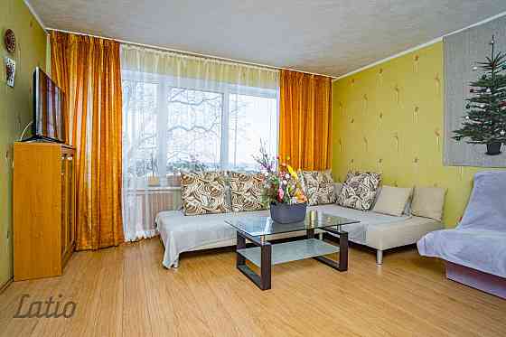 Pārdod mēbelētu, pilnībā gatavu dzīvošanai 3 istabu dzīvokli Rīgas tālajā centrā Grīziņkalnā. 

Dzīv Rīga