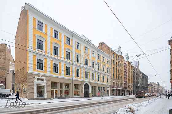 Pārdod kompaktu 1-stāva koka karkasa dzīvojamo māju ar jumta izbūvi - 41,9 kv.m. un zemi - 670 kv.m. Jelgava un Jelgavas novads