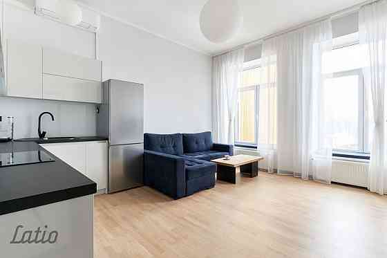 Pārdod 3 istabas dzīvokli Āgenskalnā.
Dzīvoklis ir pieejams ar pilno apdari, kuras veidošanas proces Rīga