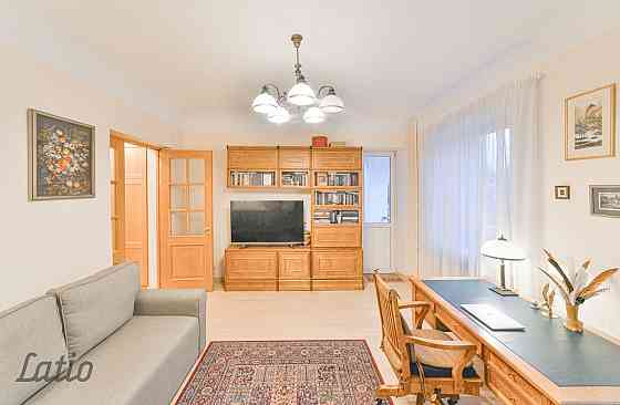 Renovētā mājā pārdod jauku vienistabas dzīvokli. Ērts plānojums: izolēta istaba, virtuve aprīkota ar Sigulda