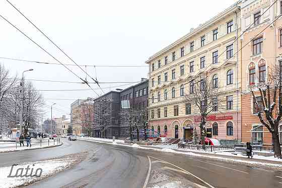 Ilgtermiņa īrei tiek piedāvāts divistabu dzīvoklis Rīgas centrā. 

Dzīvoklis aprīkots ar jaunām mēbe Rīga