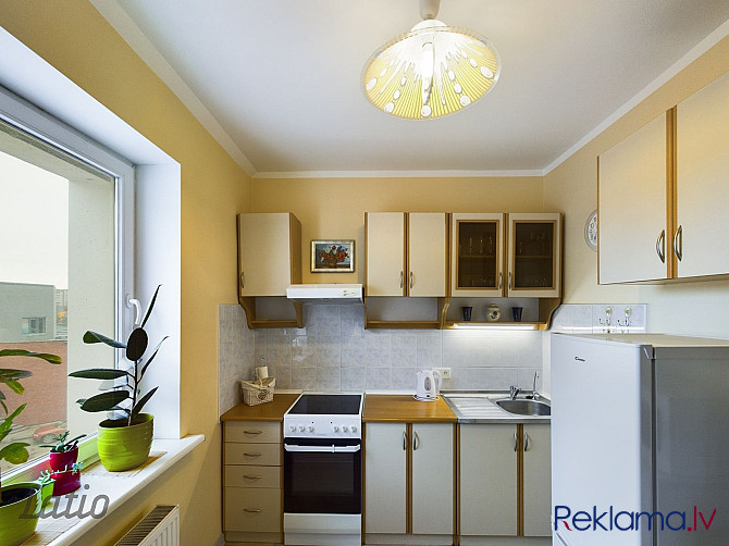 Pārdod divu izolētu istabu dzīvokli ar atsevišķu virtuvi, kas aprīkota ar iebūvētajām mēbelēm un sad Рига - изображение 1