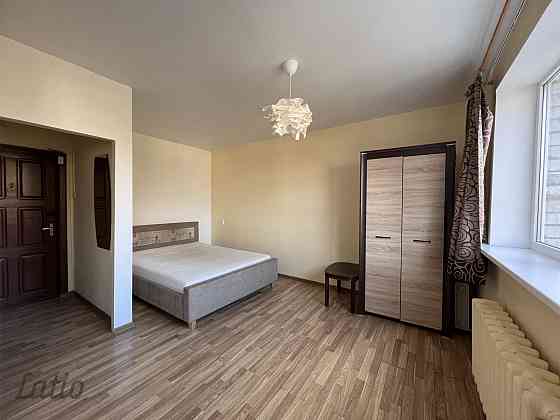 Pārdošanā divu istabu dzīvoklis tuvajā Ziepniekkalnā!
Divas izolētas istabas, balkons, dzīvokļa logi Rīga