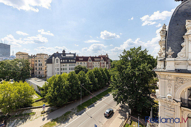 Īrēt tiek piedāvāts lielisks dzīvoklis Rīgas Klusajā centrā. Renovēta Jūgendstila Rīga - foto 9