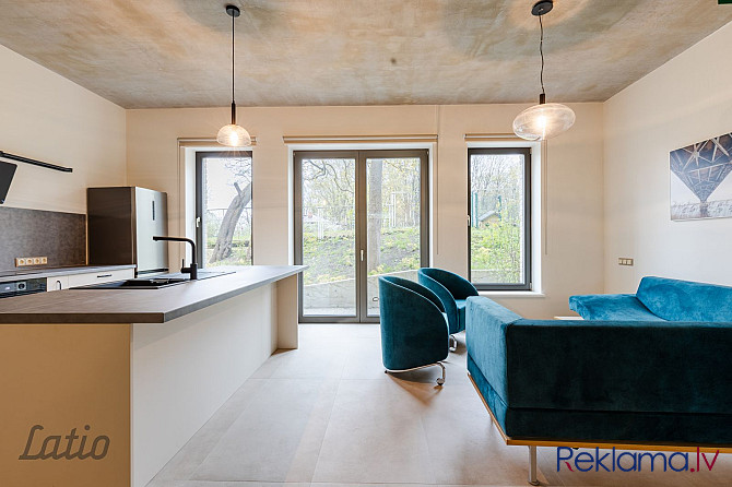 Izīrē miera oāzi - daļēji mēbelētu trīsstāvu rindu mājas malējo sekciju jaunā mājā, Rīga - foto 10