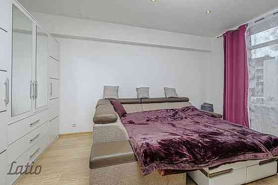 Tiek pārdots 3 istabu dzīvoklis ar pārdomātu plānojumu: 2 guļamistabas, plaša dzīvojamā istaba, virt Rīga