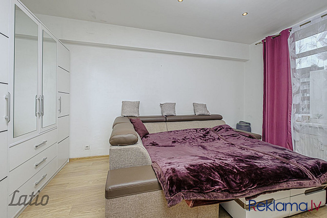 Tiek pārdots 3 istabu dzīvoklis ar pārdomātu plānojumu: 2 guļamistabas, plaša dzīvojamā istaba, virt Рига - изображение 1