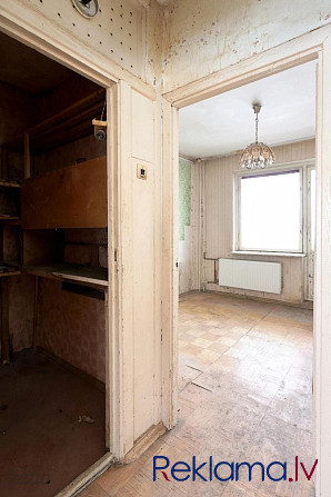 Tiek pārdots 3 istabu dzīvoklis ar pārdomātu plānojumu: 2 guļamistabas, plaša dzīvojamā Rīga - foto 10