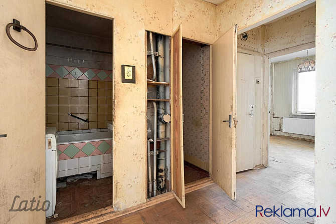Tiek pārdots 3 istabu dzīvoklis ar pārdomātu plānojumu: 2 guļamistabas, plaša dzīvojamā Rīga - foto 9