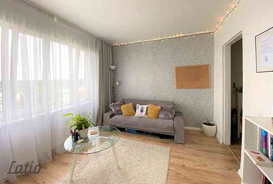 Pārdodam plašu un gaišu 1-istabas dzīvoklis ar skaistu skatu uz Jelgavu. 
Dzīvokļa plānojums:
 - lie Jelgava un Jelgavas novads