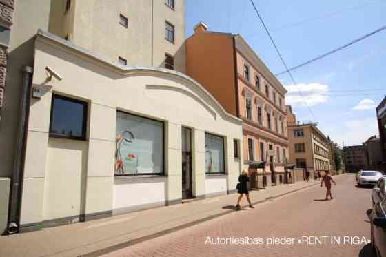 Продается здание-магазин в центре общей площадью со всеми городскими Rīga
