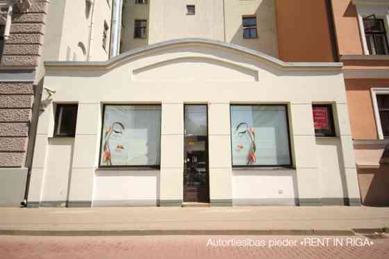 Продается здание-магазин в центре общей площадью со всеми городскими Rīga