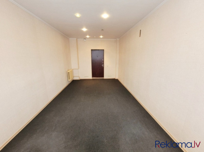 Biroja telpas biznes centrā "Forums"  + 1 telpa normālā stāvoklī; + grīdas segums: paklājs; + WC gai Рига - изображение 2