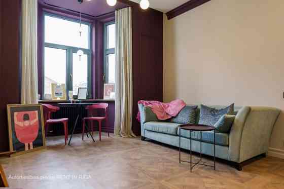 Продается 2-комнатная квартира в реновированном доме в центре Риги.  Планировка Rīga