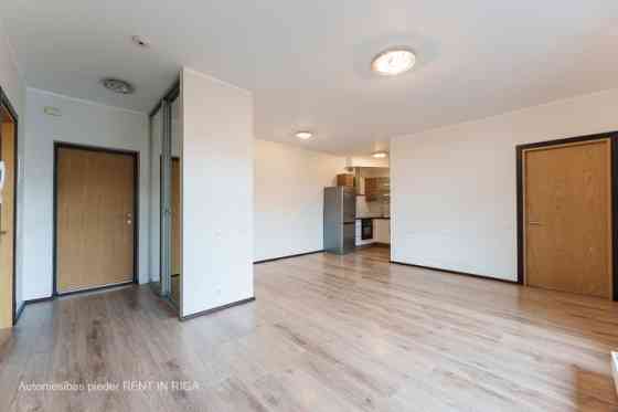 3 istabas dzīvoklis jaunajā projektā Mierā ielā 61.  Plānojums - dzīvojamā istaba kopā ar virtuvi (3 Rīga
