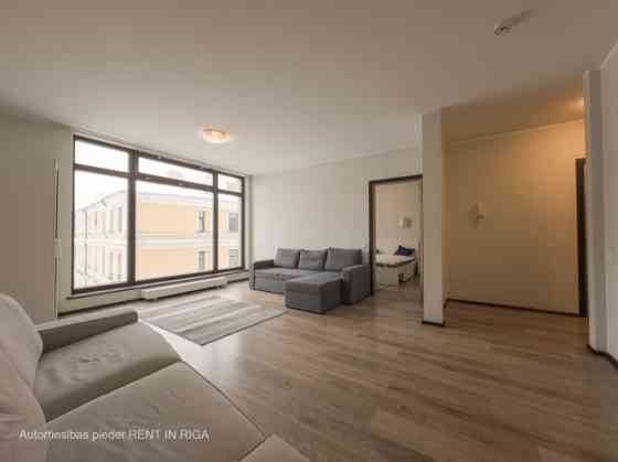 Mēbelēts 2 istabu dzīvoklis jaunajā projektā Mierā ielā 61.  Plānojums - dzīvojamā istaba kopā ar vi Rīga