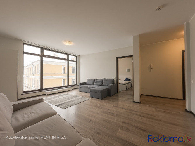 Mēbelēts 2 istabu dzīvoklis jaunajā projektā Mierā ielā 61.  Plānojums - dzīvojamā istaba kopā ar vi Рига - изображение 11