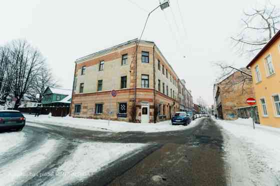 Komerctelpas uz Nometņu un Olgas ielas stūra.  Īpašums sastāv no 2 lielām telpām, divām mazām palīgt Rīga