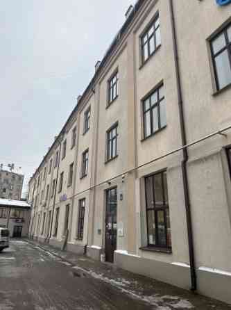 Офис в центре, в районе улицы Упиша.  + 4 этаж; + Возможность установки кухню; + WC; + Rīga