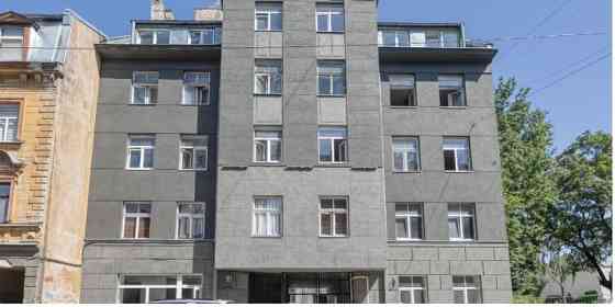 Продается солнечная и светлая 3-комнатная квартира в центре Риги, в Рига