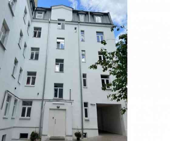 Продается солнечная и светлая 4-комнатная квартира с камином в центре Риги, в Рига