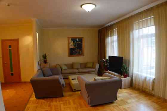 Сдается 3-комнатная квартира в качественно построенном доме в центре Риги.  + Рига