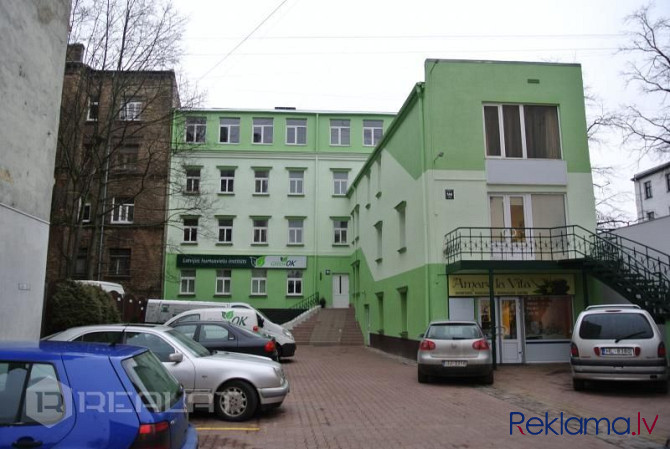 Tiek izīrēts gaišs un mājīgs studio tipa divistabu dzīvoklis Rīgas centrā.   - Liels balkons ar skat Рига - изображение 11
