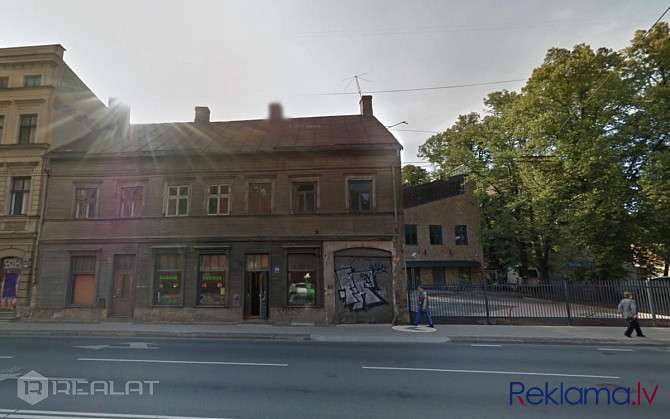 Tiek izīrēts gaišs un mājīgs studio tipa divistabu dzīvoklis Rīgas centrā.   - Liels balkons ar skat Рига - изображение 3