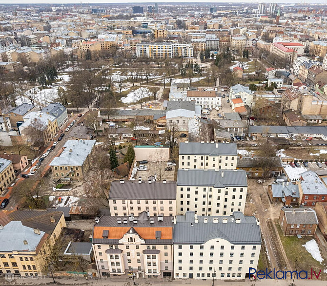 Dzīvoklis atrodas prestižā rajonā, kas pazīstams kā klusais centrs un vēstniecību rajons. Rīga - foto 16