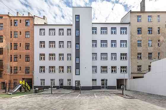 Biroja telpas renovētā ēkā vēstniecību rajonā ar modernu iekšējo apdari, kopējo platību 149,3 m. Bir Rīga