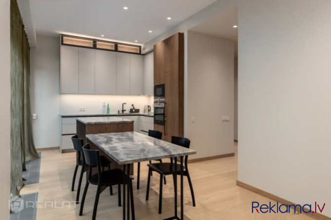 Pārdod moderni izremontētu 3 - istabu dzīvokli ar kopējo platību 66 kv. m ar auto vietu Rīga - foto 19
