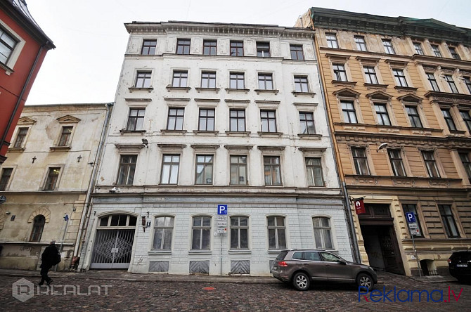 Pašā Vecrīgas sirdī pārdodas plašs dzīvoklis klusā romantiskā ieliņā Vecpilsētas iela Rīga - foto 2