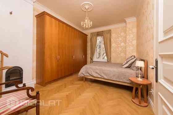 Pārdod elegantus apartamentus Rīgas klusajā centrā, vēstniecību rajonā. Interjers veidots skandināvu Рига