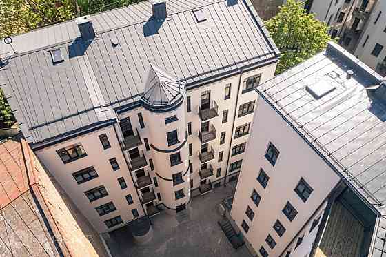 Attīstītājs piedāvā 2-istabu dzīvokli pilnībā renovētā mājā Rīgas centrā. Cena norādīta ar pilnu apd Рига