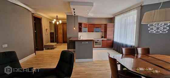 Piedāvājam iegādāties vērtīgu īpašumu Rīgā  studio tipa dzīvokli renovētā vēsturiskā namā, būvētā 19 Rīga