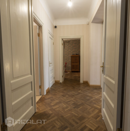 Ekskluzīvs lukss klases 3-istabu dzīvoklis pašā Rīgas centrā ar kopējo dzīvokļa platību 81.5 kv. m.  Рига