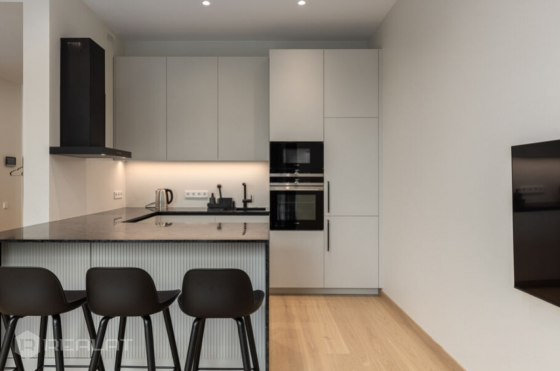 Pārdošanā tiek piedāvāts jauns 2-istabu penthouse dzīvoklis ar terasi projektā Hoffmann Rezidence. Ē Rīga
