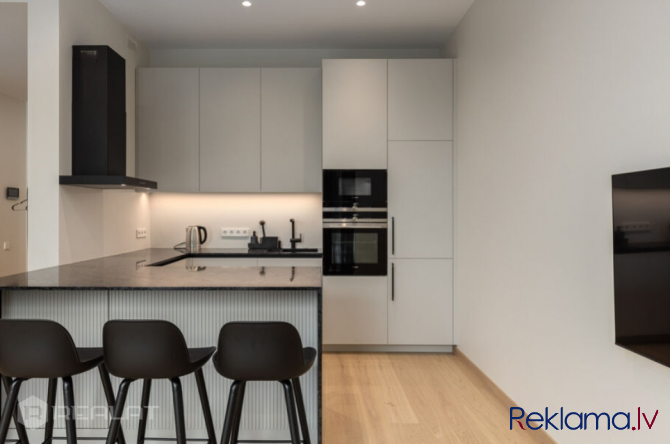Pārdošanā tiek piedāvāts jauns 2-istabu penthouse dzīvoklis ar terasi projektā Hoffmann Rīga - foto 2