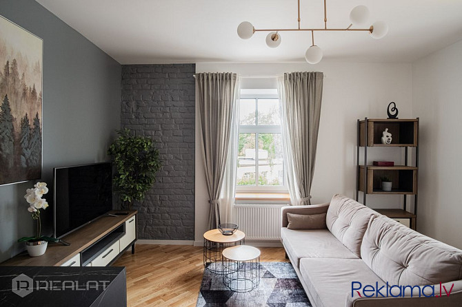 Tiek pārdots silts, gaišs un mājīgs 2-istabu dzīvoklis Rīgas centrā. Dzīvoklis ir pilnībā Rīga - foto 1